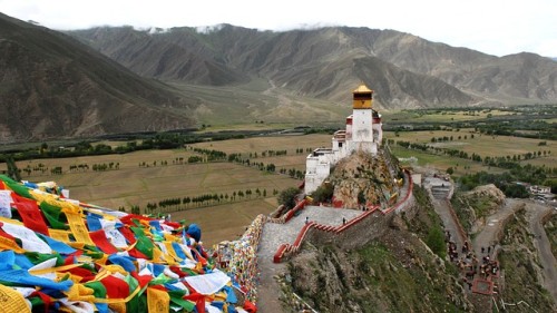 Lhasa and Tsetang Tour: A Journey Through Tibet’s Timeless Mystique